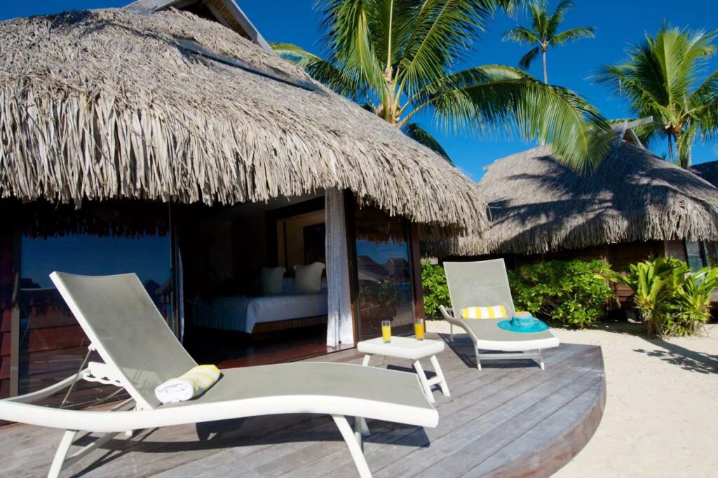 Manava Beach Resort & Spa Moorea 10 MBRM Beach bung ® TMK 1 2000x1200 1