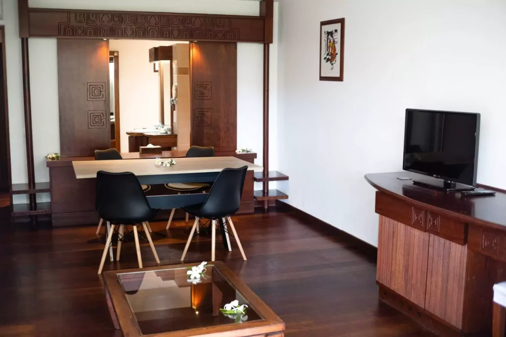 Manava Beach Resort & Spa Moorea 7 mbrm suite salon2 min
