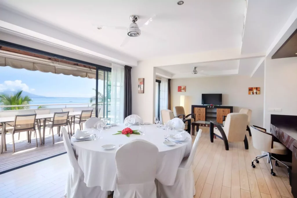 Te Moana Tahiti Resort 14 Ocean view Apartment 3 bedrooms living room min