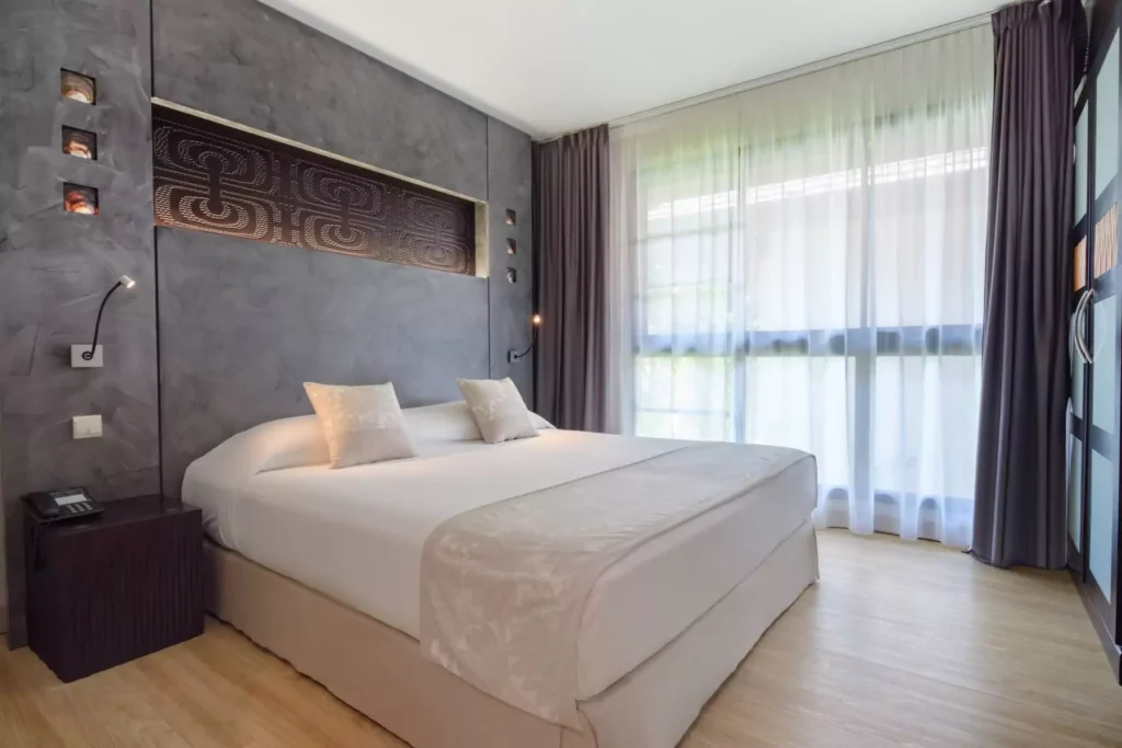 Te Moana Tahiti Resort 9 Ocean view Suite Bedroom min 1